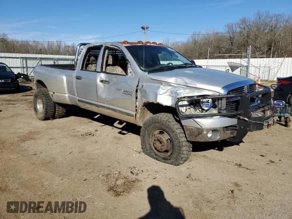 2006 Dodge 3500 SLT z VIN 3D7MX48C36G178983, wystawiony jako Copart lot #46496405 z przebiegiem 120 142 mil mil oraz Szkoda całkowita • Salvage title. Historia ofert i sprzedaży dostępna na DreamBid. Obrazek 4.