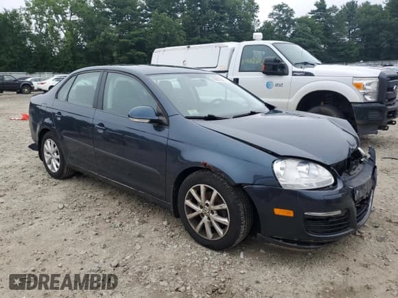 ✅ 2010 Volkswagen Jetta SE • VIN: 3VWRZ7AJ2AM141385 • Лот: 63807045. Опубликован ранее на Copart с пробегом 129 915 миль. Бесплатный доступ к архиву аукционных продаж из США и подробный отчёт об истории автомобиля на DreamBid. Изображение 4.