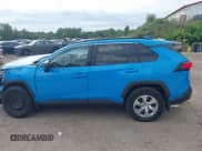✅ 2021 Toyota RAV4 LE • VIN: 2T3F1RFV7MW226469 • Lot: 43083571. Wystawiony na IAAI z przebiegiem 70 907 mil. Bezpłatny archiwum sprzedaży aukcyjnych z USA i szczegółowy raport historii pojazdu na DreamBid. Zdjęcie 14.
