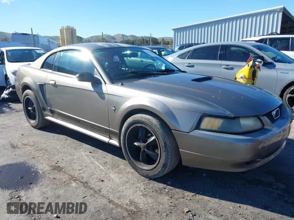 ✅ 2002 Ford Mustang Standard • VIN: 1FAFP40402F120094 • Lot: 43734482. Listed on IAAI with 266,348 mi. Free auction sales archive from the USA and detailed vehicle history report at DreamBid. Image 1.