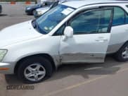 ✅ 2002 Lexus RX 300 • VIN: JTJGF10UX20124332 • Лот: 42420853. Опубликован ранее на IAAI с пробегом 207 459 миль. Бесплатный доступ к архиву аукционных продаж из США и подробный отчёт об истории автомобиля на DreamBid. Изображение 6.
