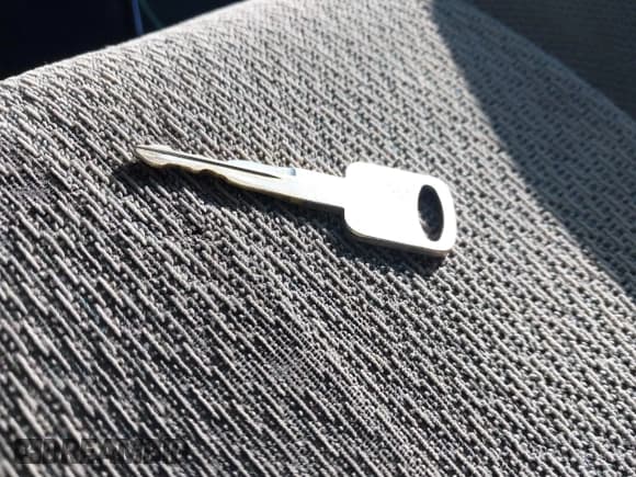 ✅ 2004 Ford F-350 • VIN: 3FTSF31LX4MA14086 • Lot: 41315359. Wystawiony na IAAI z przebiegiem 123 619 mil. Bezpłatny archiwum sprzedaży aukcyjnych z USA i szczegółowy raport historii pojazdu na DreamBid. Zdjęcie 11.