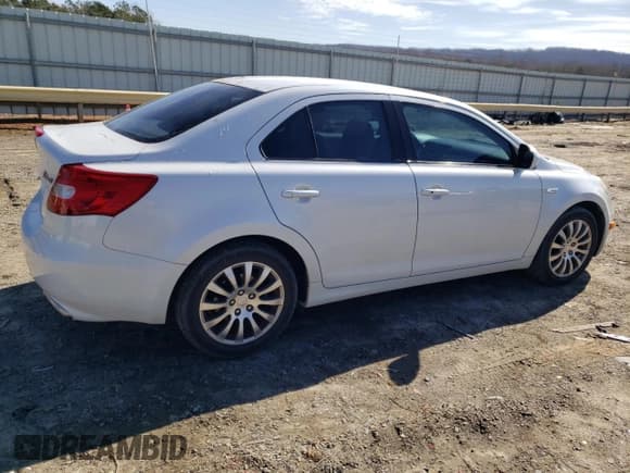 ✅ 2013 Suzuki Kizashi SE • VIN: JS2RE9A31D6100137 • Lot: 45660795. Listed on Copart with 119,821 mi. Free auction sales archive from the USA and detailed vehicle history report at DreamBid. Image 3.