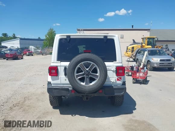 ✅ 2018 Jeep Wrangler Unlimited Sahara • VIN: 1C4HJXEN9JW223861 • Лот: 42266585. Опубликован ранее на IAAI с пробегом 64 036 миль. Бесплатный доступ к архиву аукционных продаж из США и подробный отчёт об истории автомобиля на DreamBid. Изображение 16.