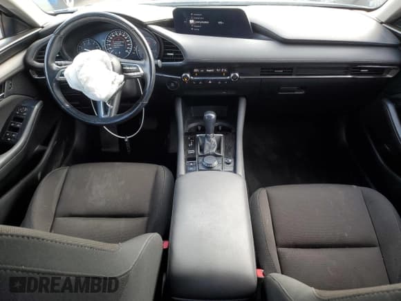 ✅ 2020 Mazda 3 Select • VIN: 3MZBPACL1LM136328 • Lot: 68638205. Wystawiony na Copart z przebiegiem 45 591 mil. Bezpłatny archiwum sprzedaży aukcyjnych z USA i szczegółowy raport historii pojazdu na DreamBid. Zdjęcie 8.
