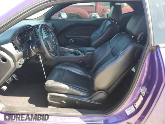 ✅ 2016 Dodge Challenger SXT Plus • VIN: 2C3CDZAG6GH142994 • Lot: 47629674. Wystawiony na Copart z przebiegiem 82 509 mil. Bezpłatny archiwum sprzedaży aukcyjnych z USA i szczegółowy raport historii pojazdu na DreamBid. Zdjęcie 7.