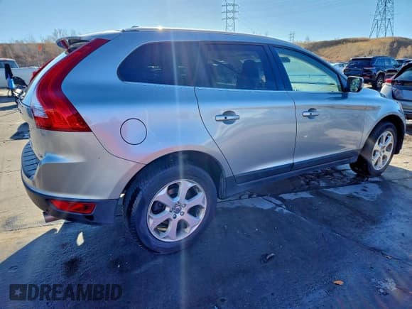 ✅ 2013 Volvo XC60 3.2L • VIN: YV4952DZ0D2381465 • Lot: 93760695. Listed on Copart with 77,459 mi. Free auction sales archive from the USA and detailed vehicle history report at DreamBid. Image 3.