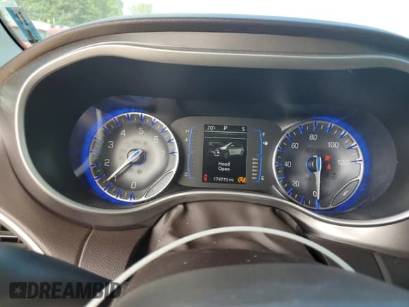 ✅ 2017 Chrysler Pacifica Touring L • VIN: 2C4RC1BG7HR831656 • Lot: 85905045. Wystawiony na Copart z przebiegiem 174 770 mil. Bezpłatny archiwum sprzedaży aukcyjnych z USA i szczegółowy raport historii pojazdu na DreamBid. Zdjęcie 9.