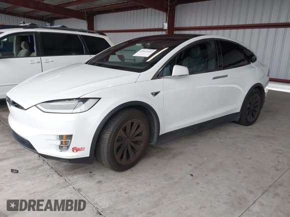 ✅ 2017 Tesla Model X 90D • VIN: 5YJXCBE20HF055203 • Lot: 43812401. Wystawiony na IAAI z przebiegiem 77 169 mil. Bezpłatny archiwum sprzedaży aukcyjnych z USA i szczegółowy raport historii pojazdu na DreamBid. Zdjęcie 2.