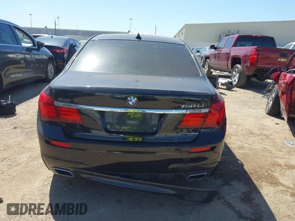 ✅ 2014 BMW 7 Series ALPINA B7 • VIN: WBAYE8C53ED135383 • Lot: 41778392. Wystawiony na IAAI z przebiegiem 110 468 mil. Bezpłatny archiwum sprzedaży aukcyjnych z USA i szczegółowy raport historii pojazdu na DreamBid. Zdjęcie 16.