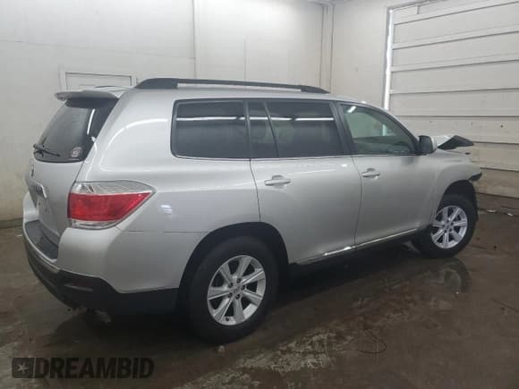 ✅ 2013 Toyota Highlander Plus • VIN: 5TDZK3EH1DS118840 • Лот: 66368915. Опубликован ранее на Copart с пробегом 93 631 миль. Бесплатный доступ к архиву аукционных продаж из США и подробный отчёт об истории автомобиля на DreamBid. Изображение 3.