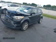 ✅ 2015 Kia Soul + • VIN: KNDJP3A58F7139563 • Lot: 43561520. Wystawiony na IAAI z przebiegiem 151 938 mil. Bezpłatny archiwum sprzedaży aukcyjnych z USA i szczegółowy raport historii pojazdu na DreamBid. Zdjęcie 2.