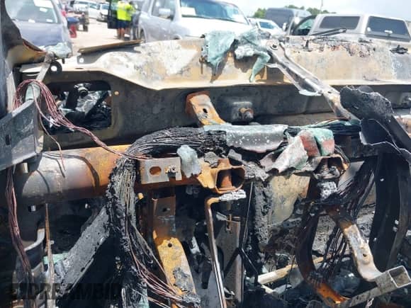 2019 Ram 1500 Big Horn z VIN 1C6RRFFG2KN737394, wystawiony jako IAAI lot #42438446 z przebiegiem 87 025 mil mil oraz . Historia ofert i sprzedaży dostępna na DreamBid. Obrazek 7.