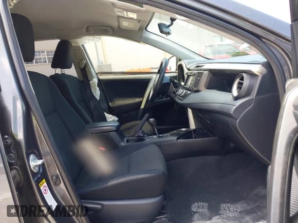 ✅ 2014 Toyota RAV4 LE • VIN: JTMZFREV0EJ021172 • Lot: 42123498. Listed on IAAI with 63,846 mi. Free auction sales archive from the USA and detailed vehicle history report at DreamBid. Image 5.