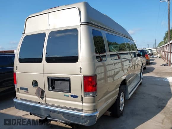 ✅ 2011 Ford Econoline Passenger XL • VIN: 1FBSS3BL3BDA15796 • Lot: 42903744. Wystawiony na IAAI z przebiegiem 82 298 mil. Bezpłatny archiwum sprzedaży aukcyjnych z USA i szczegółowy raport historii pojazdu na DreamBid. Zdjęcie 4.