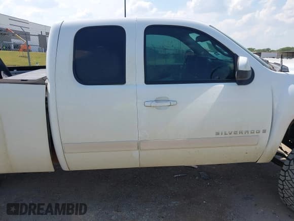 ✅ 2008 Chevrolet Silverado 1500 1LT • VIN: 1GCEC19J48Z227908 • Lot: 43246065. Listed on IAAI with 208,058 mi. Free auction sales archive from the USA and detailed vehicle history report at DreamBid. Image 13.