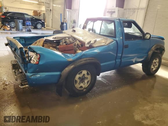 ✅ 1994 Chevrolet S-10 • VIN: 1GCCT14WXR8201833 • Lot: 80542975. Listed on Copart with 228,936 mi. Free auction sales archive from the USA and detailed vehicle history report at DreamBid. Image 3.