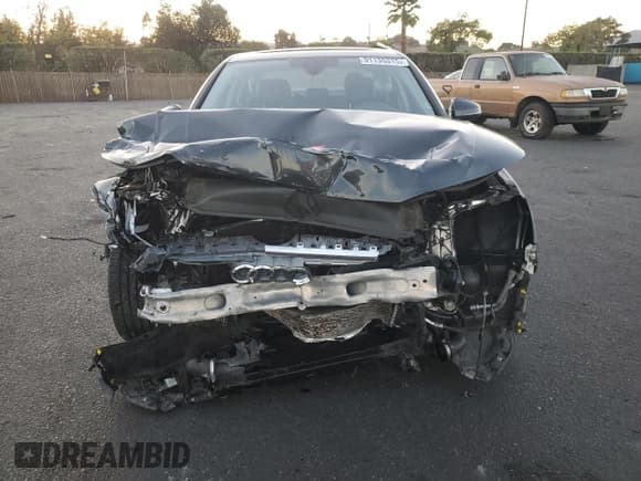 ✅ 2019 Audi A4 Premium Plus • VIN: WAUENAF40KN011042 • Lot: 91135315. Wystawiony na Copart z przebiegiem 47 171 mil. Bezpłatny archiwum sprzedaży aukcyjnych z USA i szczegółowy raport historii pojazdu na DreamBid. Zdjęcie 5.