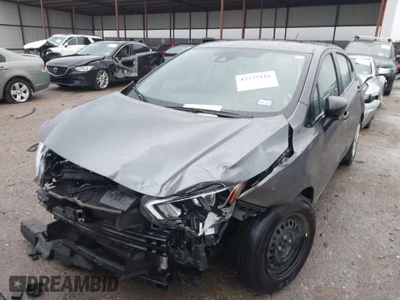 ✅ 2024 Nissan Versa S • VIN: 3N1CN8DV6RL900231 • Lot: 43737116. Wystawiony na IAAI z przebiegiem 26 367 mil. Bezpłatny archiwum sprzedaży aukcyjnych z USA i szczegółowy raport historii pojazdu na DreamBid. Zdjęcie 2.