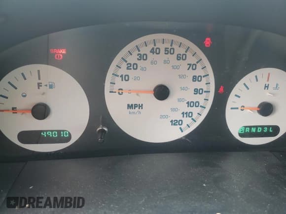 ✅ 2002 Chrysler Voyager • VIN: 1C4GJ25362B668483 • Lot: 49468975. Listed on Copart with 49,010 mi. Free auction sales archive from the USA and detailed vehicle history report at DreamBid. Image 9.