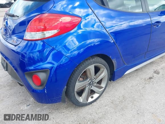 ✅ 2013 Hyundai Veloster Turbo • VIN: KMHTC6AE8DU176516 • Lot: 43166189. Wystawiony na IAAI z przebiegiem 69 989 mil. Bezpłatny archiwum sprzedaży aukcyjnych z USA i szczegółowy raport historii pojazdu na DreamBid. Zdjęcie 14.