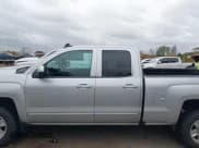 ✅ 2018 Chevrolet Silverado 1500 LT • VIN: 2GCVKREC8J1100473 • Lot: 43497902. Wystawiony na IAAI z przebiegiem 123 709 mil. Bezpłatny archiwum sprzedaży aukcyjnych z USA i szczegółowy raport historii pojazdu na DreamBid. Zdjęcie 14.