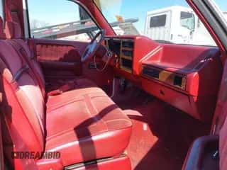 1993 Dodge Dakota S z VIN 1B7FL26X9PS101795, wystawiony jako IAAI lot #41745547 z przebiegiem 84 172 mil mil oraz . Historia ofert i sprzedaży dostępna na DreamBid. Obrazek 5.