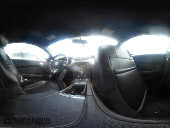 2014 Ford Mustang V6 с VIN 1ZVBP8EM5E5243910, выставлен на аукционе IAAI как лот 42648737 с пробегом 251 987 миль миль и . История ставок и продаж доступна на DreamBid. Изображение 18.