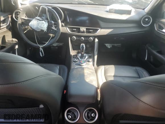 ✅ 2020 Alfa Romeo Giulia Ti • VIN: ZARFANBN2L7639172 • Lot: 69197085. Listed on Copart with Not provided. Free auction sales archive from the USA and detailed vehicle history report at DreamBid. Image 8.