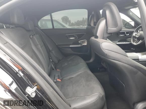 ✅ 2024 Mercedes-Benz C 63 S AMG E Performance • VIN: W1KAF8AB6RR236233 • Lot: 65636775. Wystawiony na Copart z przebiegiem 4 687 mil. Bezpłatny archiwum sprzedaży aukcyjnych z USA i szczegółowy raport historii pojazdu na DreamBid. Zdjęcie 10.