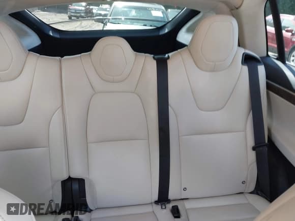 ✅ 2018 Tesla Model X 75D • VIN: 5YJXCDE26JF088188 • Lot: 43001057. Listed on IAAI with Not provided. Free auction sales archive from the USA and detailed vehicle history report at DreamBid. Image 8.