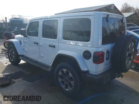 ✅ 2020 Jeep Wrangler Unlimited Sahara Altitude • VIN: 1C4HJXEG7LW196700 • Lot: 40932539. Wystawiony na IAAI z przebiegiem 110 891 mil. Bezpłatny archiwum sprzedaży aukcyjnych z USA i szczegółowy raport historii pojazdu na DreamBid. Zdjęcie 3.