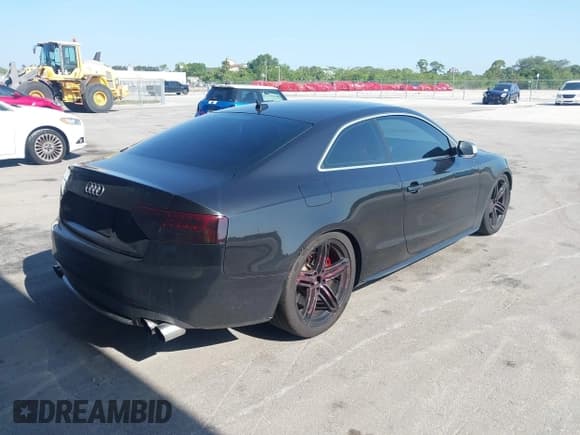 ✅ 2010 Audi S5 Premium Plus • VIN: WAUCVAFR2AA062339 • Лот: 42193891. Опубликован ранее на IAAI с пробегом 144 386 миль. Бесплатный доступ к архиву аукционных продаж из США и подробный отчёт об истории автомобиля на DreamBid. Изображение 4.
