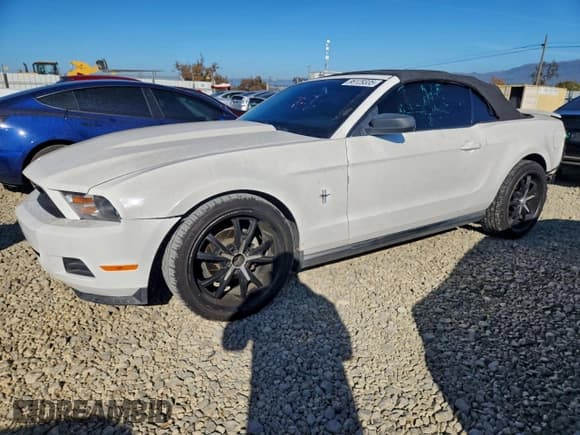 ✅ 2010 Ford Mustang V6 • VIN: 1ZVBP8EN7A5116238 • Лот: 96129335. Опубликован ранее на Copart с пробегом 169 783 миль. Бесплатный доступ к архиву аукционных продаж из США и подробный отчёт об истории автомобиля на DreamBid. Изображение 1.
