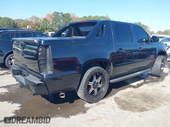 ✅ 2008 Chevrolet Avalanche 1LT • VIN: 3GNEC12068G111103 • Лот: 43624151. Опубликован ранее на IAAI с пробегом 261 775 миль. Бесплатный доступ к архиву аукционных продаж из США и подробный отчёт об истории автомобиля на DreamBid. Изображение 4.