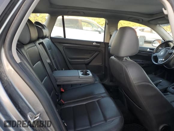 ✅ 2014 Volkswagen Jetta TDI • VIN: 3VWML7AJXEM613690 • Lot: 86479575. Wystawiony na Copart z przebiegiem 100 438 mil. Bezpłatny archiwum sprzedaży aukcyjnych z USA i szczegółowy raport historii pojazdu na DreamBid. Zdjęcie 10.