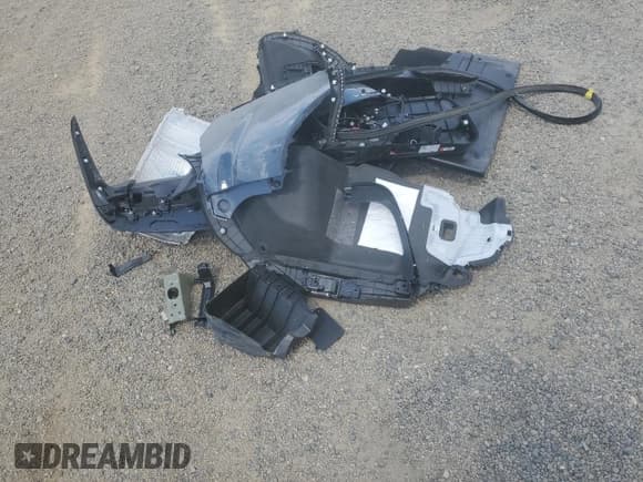 ✅ 2025 Toyota Crown XLE • VIN: JTDACAAJ5S3008587 • Lot: 64138385. Listed on Copart with 8,981 mi. Free auction sales archive from the USA and detailed vehicle history report at DreamBid. Image 13.