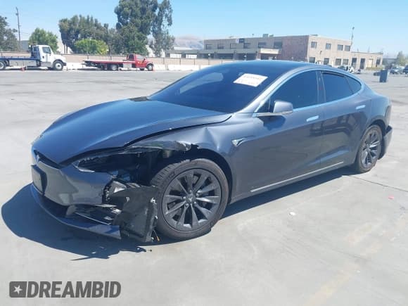 ✅ 2017 Tesla Model S 60 • VIN: 5YJSA1E16HF231186 • Lot: 43155342. Wystawiony na IAAI z przebiegiem 95 418 mil. Bezpłatny archiwum sprzedaży aukcyjnych z USA i szczegółowy raport historii pojazdu na DreamBid. Zdjęcie 19.