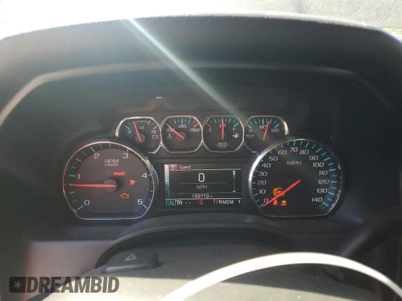 ✅ 2015 Chevrolet Silverado 3500HD LT • VIN: 1GC4KZC86FF575386 • Lot: 86880865. Wystawiony na Copart z przebiegiem 189 710 mil. Bezpłatny archiwum sprzedaży aukcyjnych z USA i szczegółowy raport historii pojazdu na DreamBid. Zdjęcie 9.