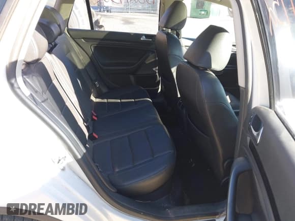 ✅ 2011 Volkswagen Jetta S • VIN: 3VWPZ7AJXBM636829 • Lot: 43829952. Wystawiony na IAAI z przebiegiem 200 858 mil. Bezpłatny archiwum sprzedaży aukcyjnych z USA i szczegółowy raport historii pojazdu na DreamBid. Zdjęcie 8.