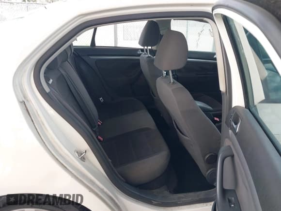 ✅ 2009 Volkswagen Jetta S • VIN: 3VWJM71K09M091585 • Lot: 43140304. Listed on IAAI with 239,628 mi. Free auction sales archive from the USA and detailed vehicle history report at DreamBid. Image 8.