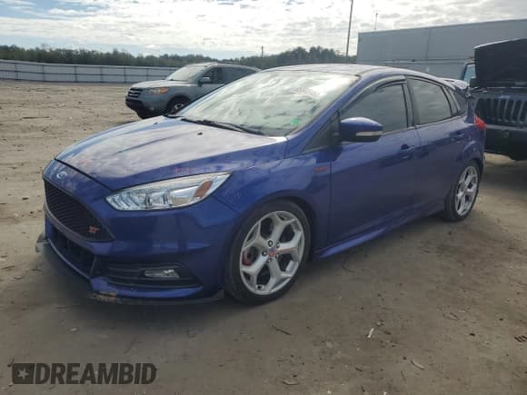 ✅ 2015 Ford Focus ST • VIN: 1FADP3L97FL354748 • Lot: 85546465. Wystawiony na Copart z przebiegiem 150 285 mil. Bezpłatny archiwum sprzedaży aukcyjnych z USA i szczegółowy raport historii pojazdu na DreamBid. Zdjęcie 1.