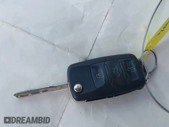 ✅ 2002 Volkswagen Beetle GLS • VIN: 3VWCB21C92M454501 • Lot: 43358460. Listed on IAAI with 64,980 mi. Free auction sales archive from the USA and detailed vehicle history report at DreamBid. Image 11.