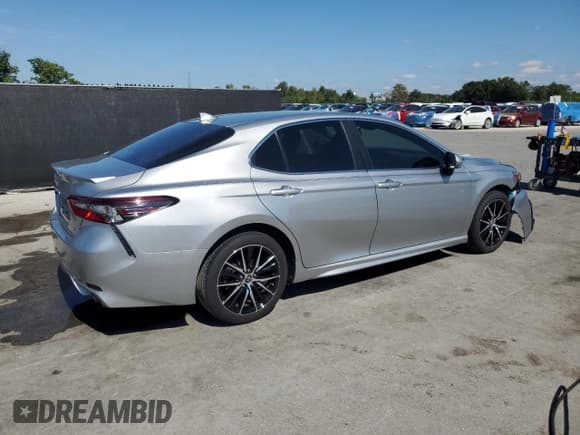 ✅ 2023 Toyota Camry SE • VIN: 4T1G11AK8PU760922 • Lot: 87302875. Wystawiony na Copart z przebiegiem 72 154 mil. Bezpłatny archiwum sprzedaży aukcyjnych z USA i szczegółowy raport historii pojazdu na DreamBid. Zdjęcie 3.