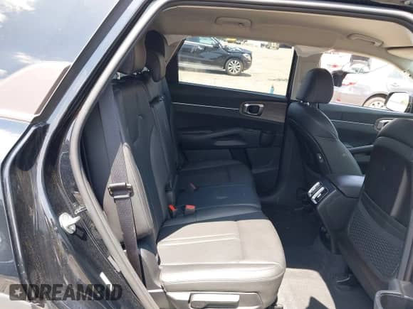 2022 Kia Sorento X-Line S z VIN 5XYRLDLC9NG149780, wystawiony jako IAAI lot #42567100 z przebiegiem 62 097 mil mil oraz . Historia ofert i sprzedaży dostępna na DreamBid. Obrazek 8.