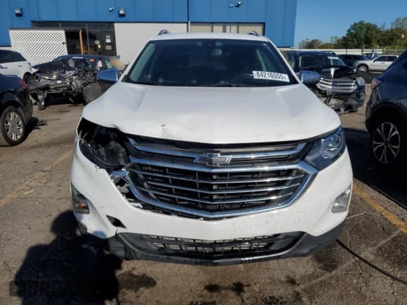 ✅ 2020 Chevrolet Equinox Premier • VIN: 2GNAXNEV4L6136250 • Lot: 84216555. Wystawiony na Copart z przebiegiem 95 757 mil. Bezpłatny archiwum sprzedaży aukcyjnych z USA i szczegółowy raport historii pojazdu na DreamBid. Zdjęcie 5.
