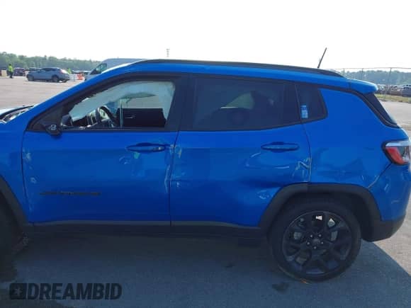 2021 Jeep Compass 80th Anniversary z VIN 3C4NJCEB3MT531703, wystawiony jako IAAI lot #42006349 z przebiegiem 73 876 mil mil oraz . Historia ofert i sprzedaży dostępna na DreamBid. Obrazek 12.