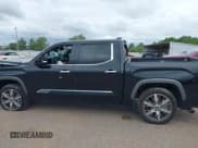 ✅ 2024 Toyota Tundra 1794 Edition • VIN: 5TFMC5DB2RX051652 • Lot: 39763219. Wystawiony na IAAI z przebiegiem 3 356 mil. Bezpłatny archiwum sprzedaży aukcyjnych z USA i szczegółowy raport historii pojazdu na DreamBid. Zdjęcie 13.