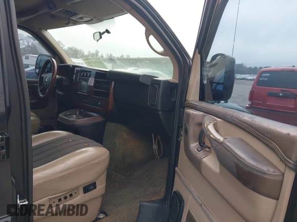 ✅ 2014 Chevrolet Express Cargo Upfitter • VIN: 1GBSGDC42E1123458 • Lot: 43742144. Listed on IAAI with 165,786 mi. Free auction sales archive from the USA and detailed vehicle history report at DreamBid. Image 5.