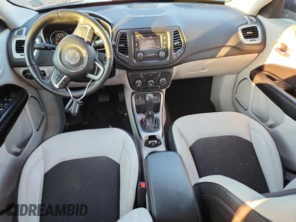 ✅ 2018 Jeep Compass Latitude • VIN: 3C4NJCBB4JT272106 • Lot: 85872915. Wystawiony na Copart z przebiegiem 78 858 mil. Bezpłatny archiwum sprzedaży aukcyjnych z USA i szczegółowy raport historii pojazdu na DreamBid. Zdjęcie 8.